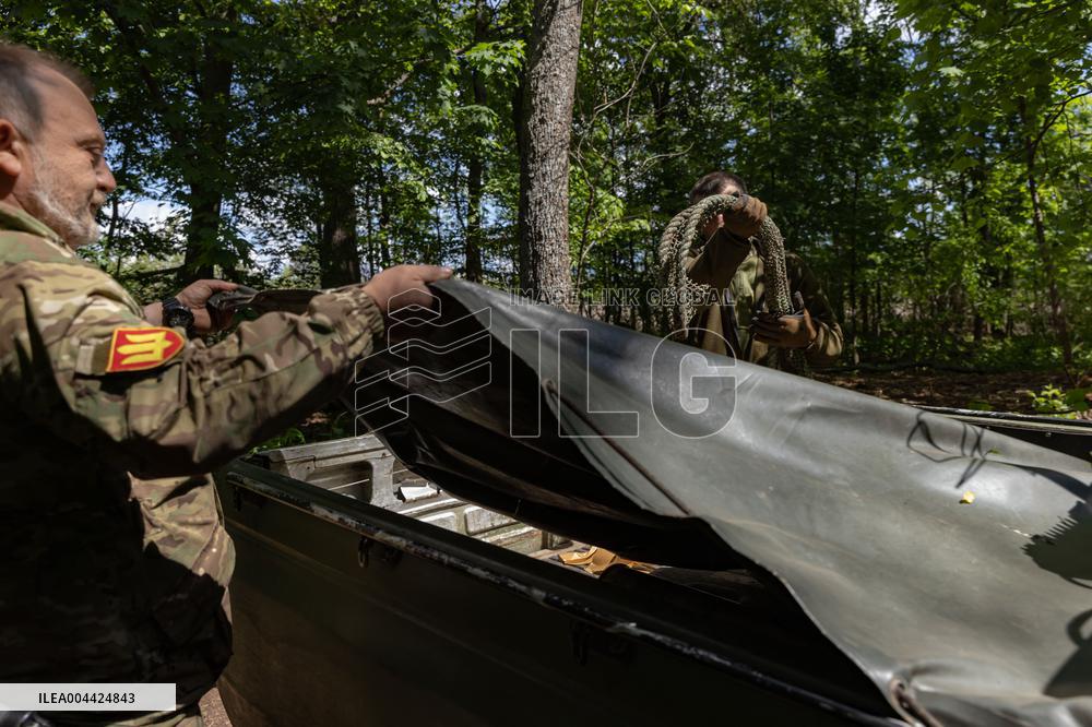 Ukrainian Servicemen Fire KS-19 Near Kharkiv