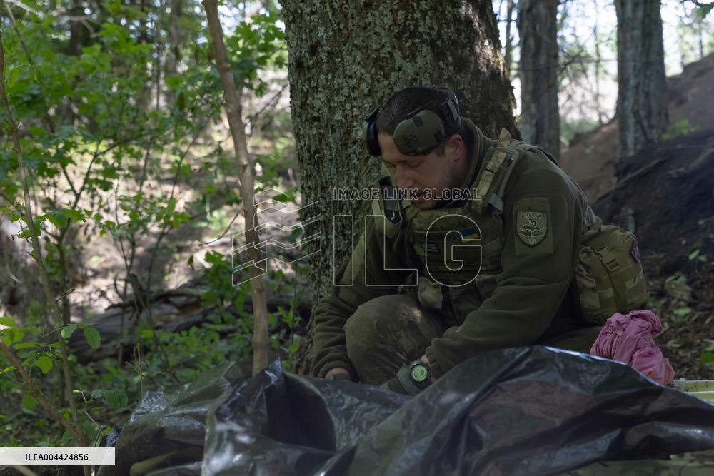 Ukrainian Servicemen Fire KS-19 Near Kharkiv