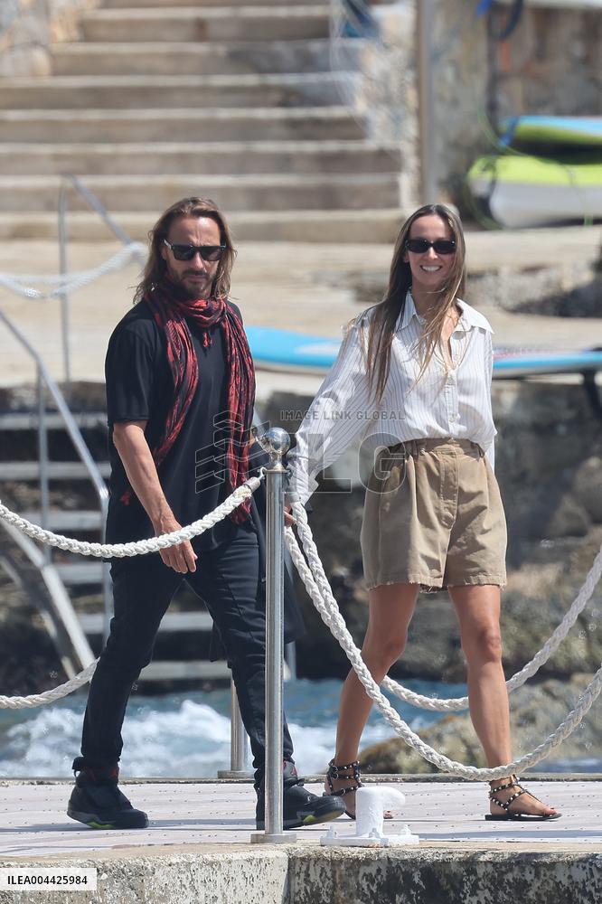 Bob Sinclar, His Girlfriend And Natacha Poly Arrives Eden Roc - Antibes