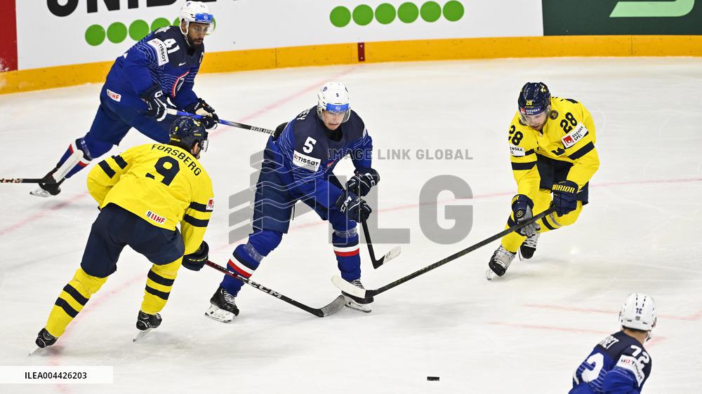 ICE HOCKEY WC FRANCE-SWEDEN