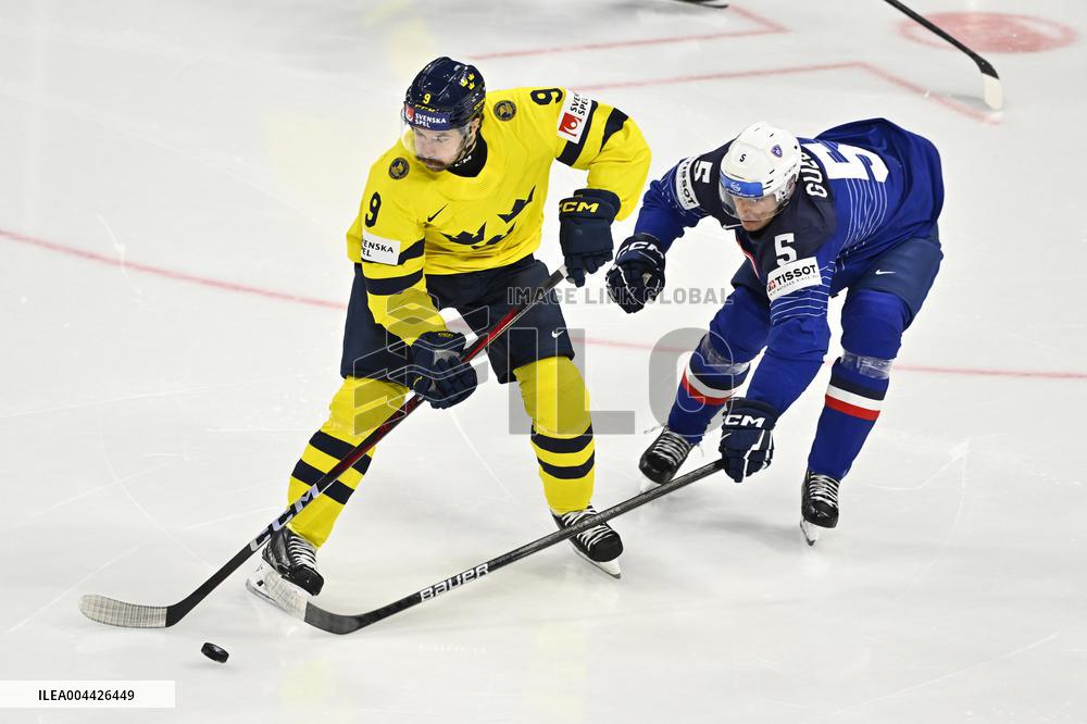 ICE HOCKEY WC FRANCE-SWEDEN