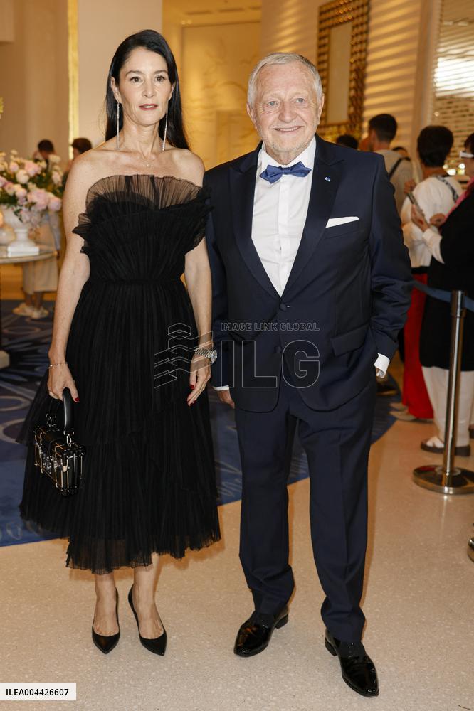 Cannes Jean Michel Larqué leaves Hotel Martinez MP