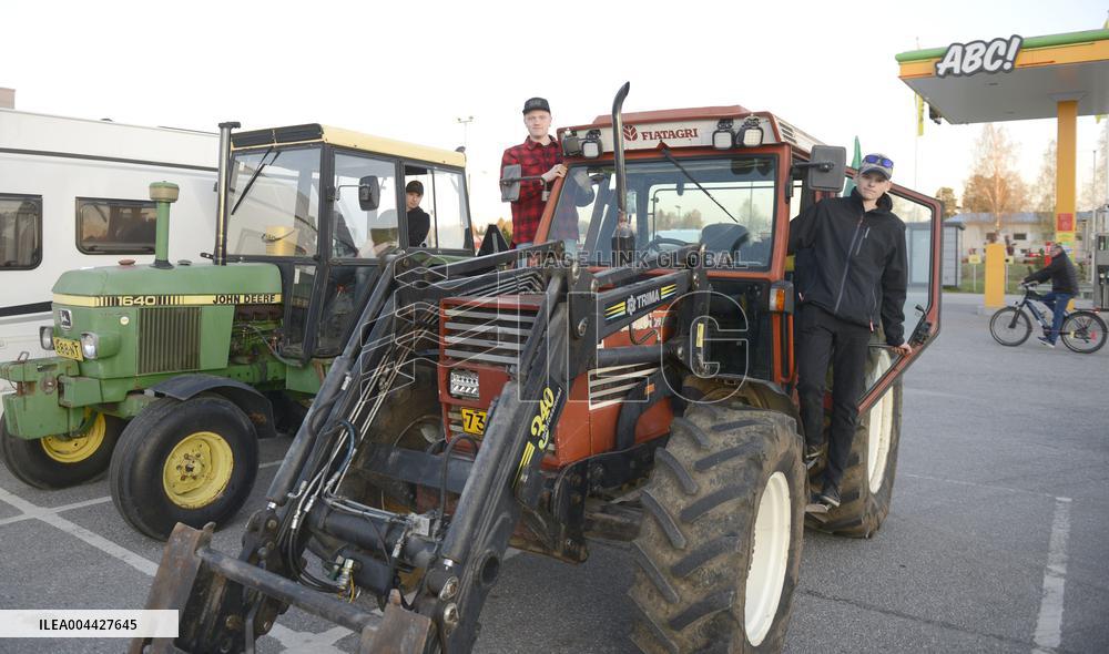 Fans follow the ESC 2025 Grand Final