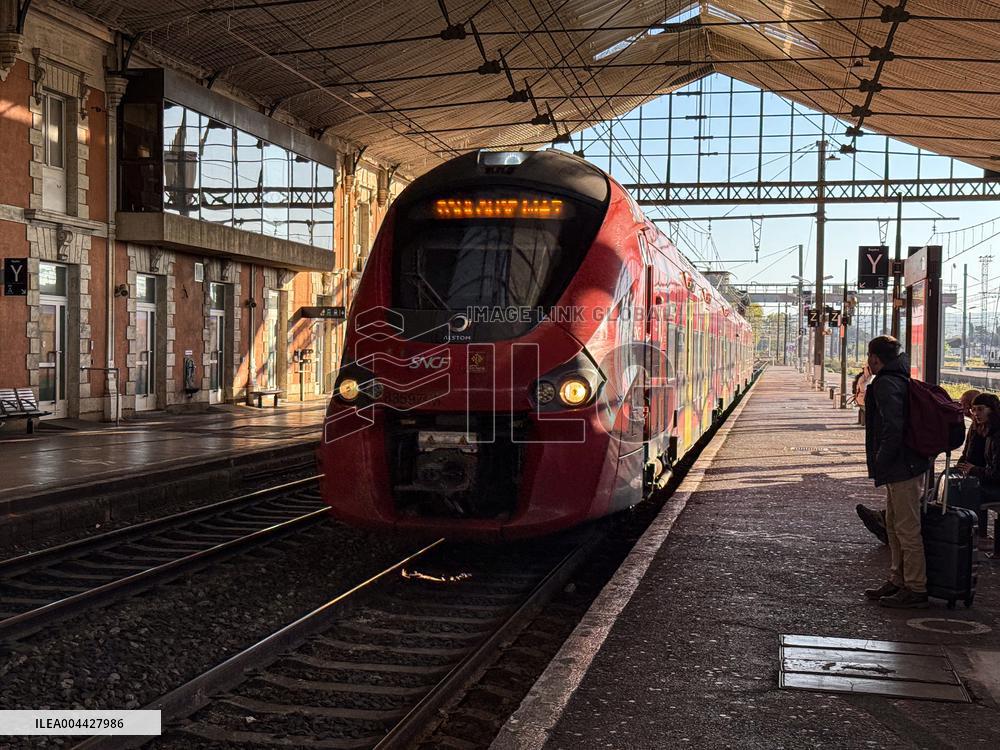 Illustrations Of SNCF Train Station - Narbonne