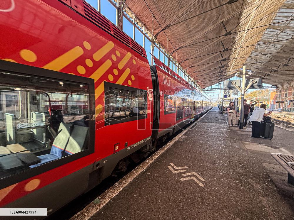 Illustrations Of SNCF Train Station - Narbonne