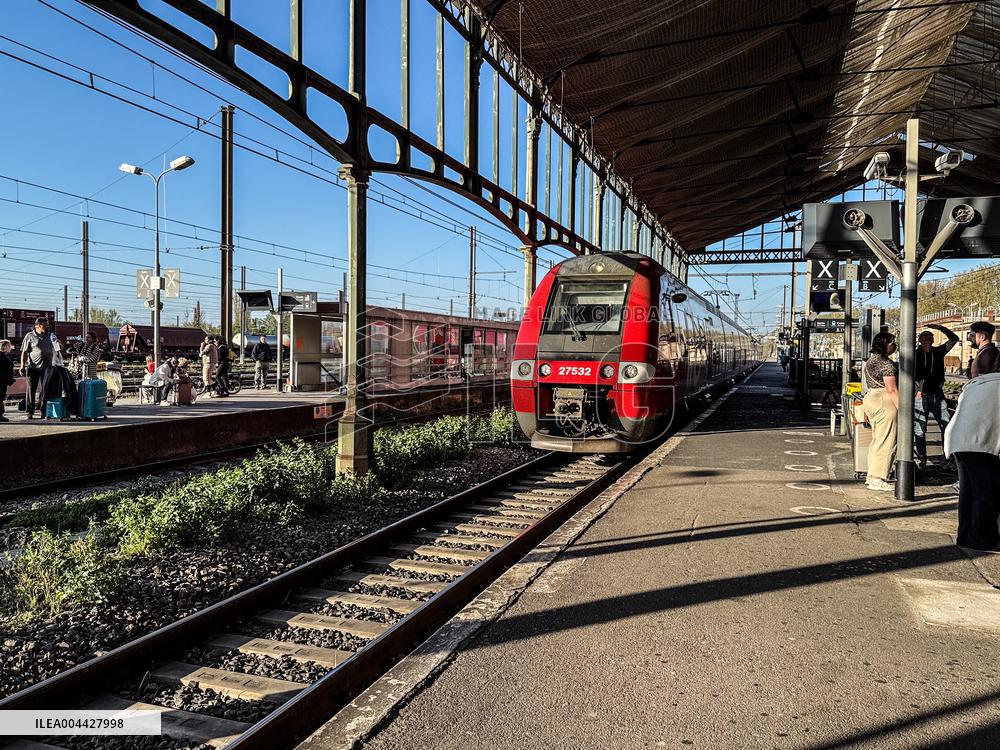 Illustrations Of SNCF Train Station - Narbonne