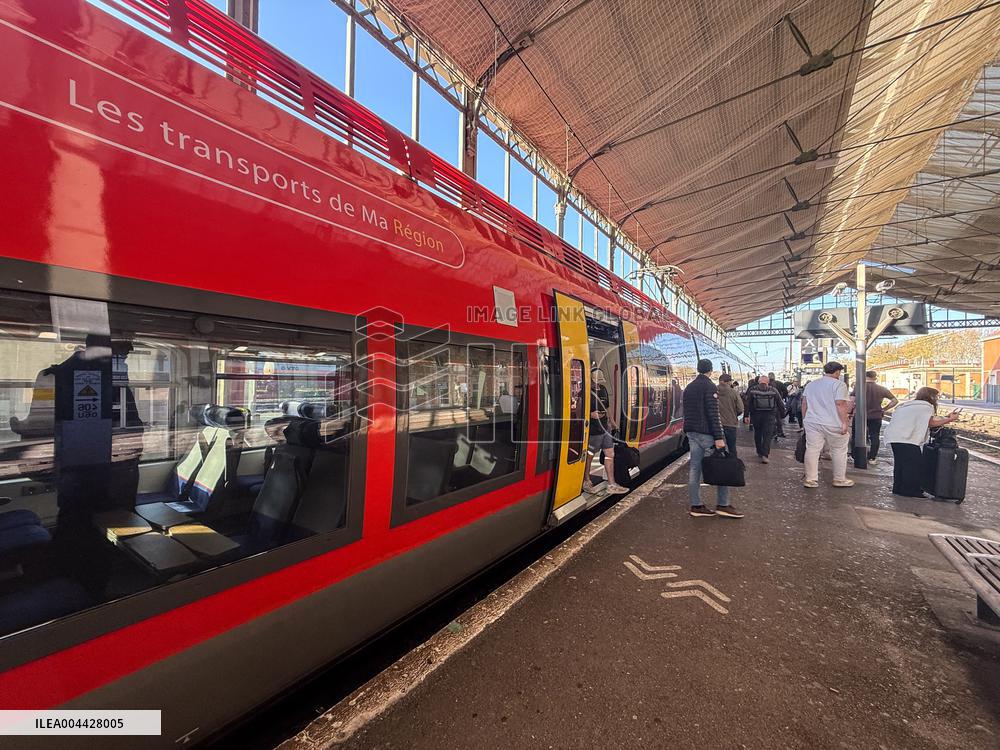 Illustrations Of SNCF Train Station - Narbonne
