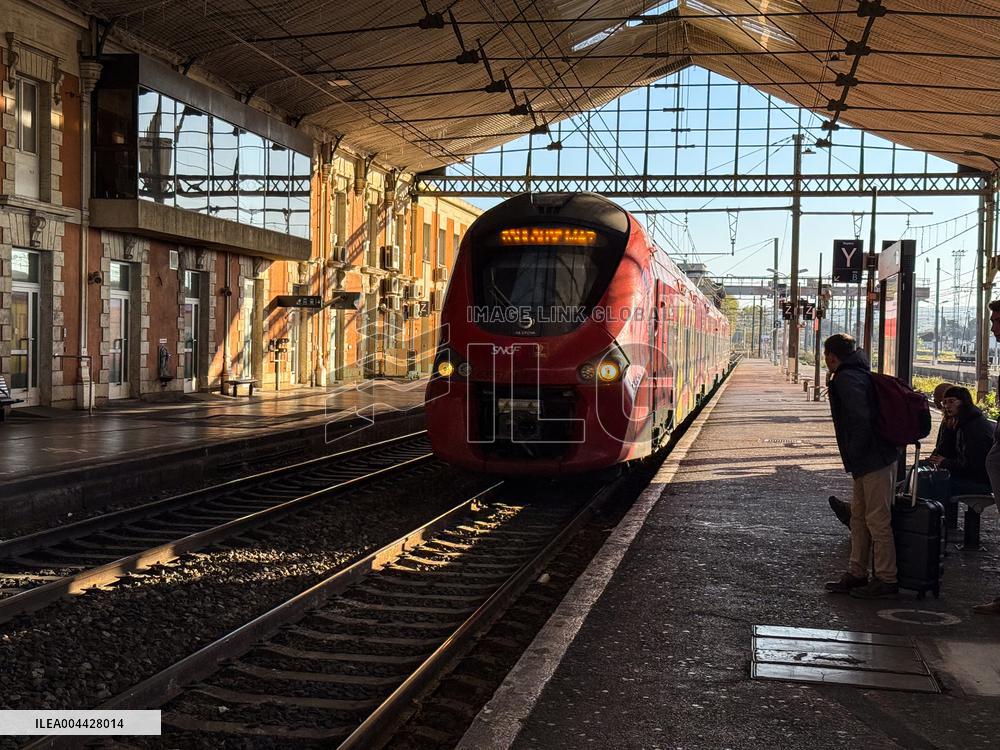 Illustrations Of SNCF Train Station - Narbonne