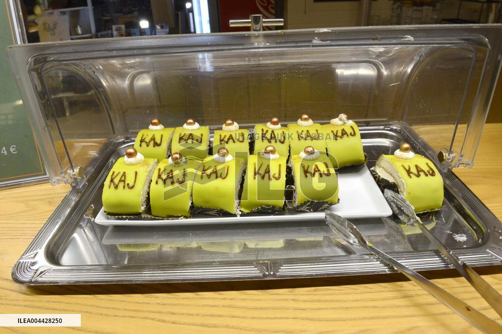 Fans follow the ESC 2025 Grand Final