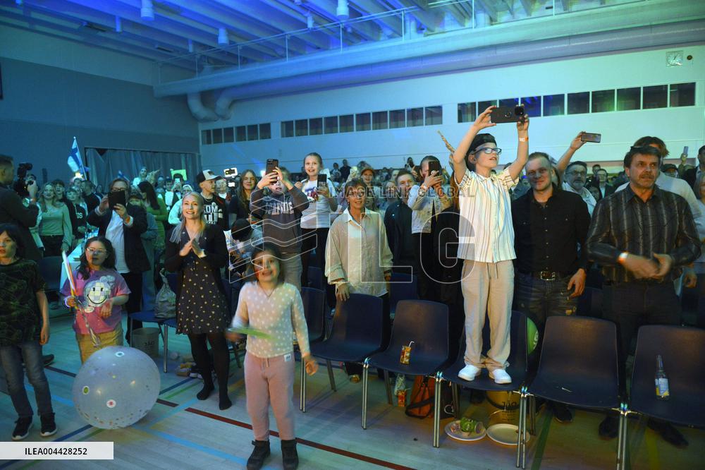 Fans follow the ESC 2025 Grand Final