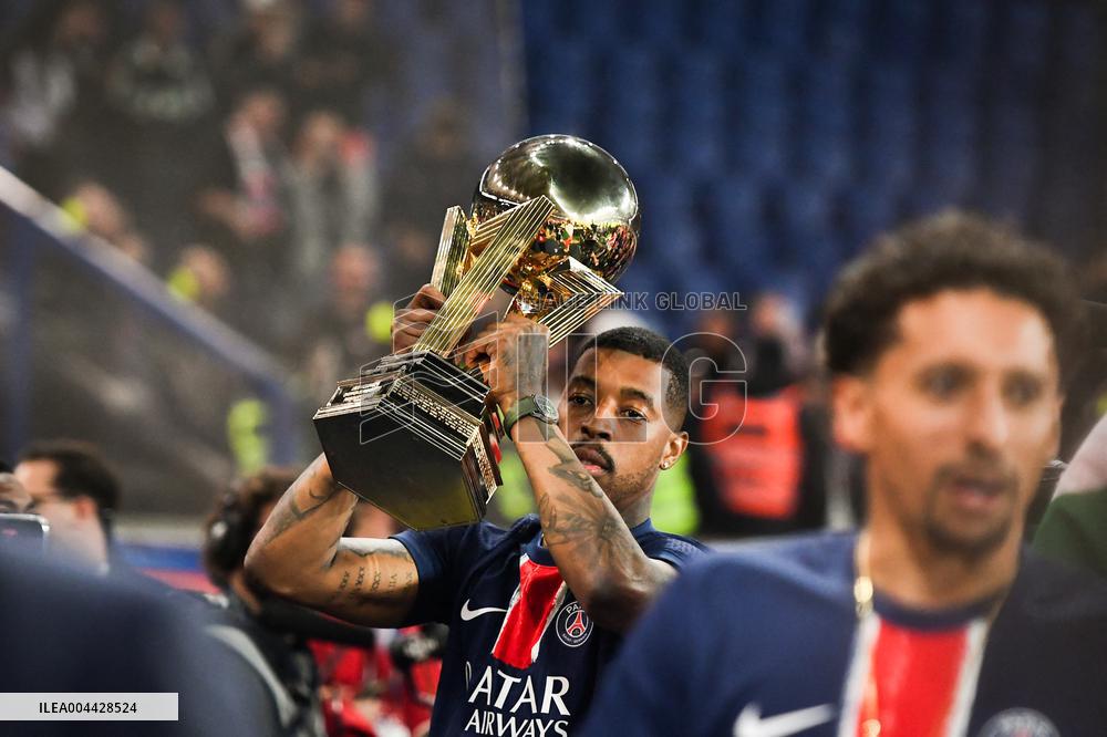 PSG celebrates 2024-2025 Ligue 1 trophy - FA