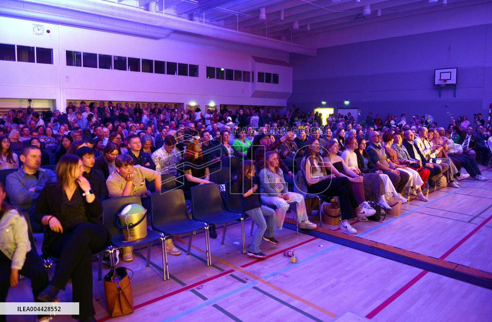 Fans follow the ESC 2025 Grand Final