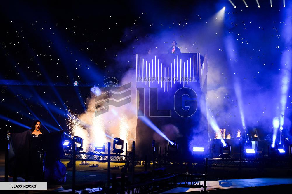 PSG celebrates 2024-2025 Ligue 1 trophy - FA