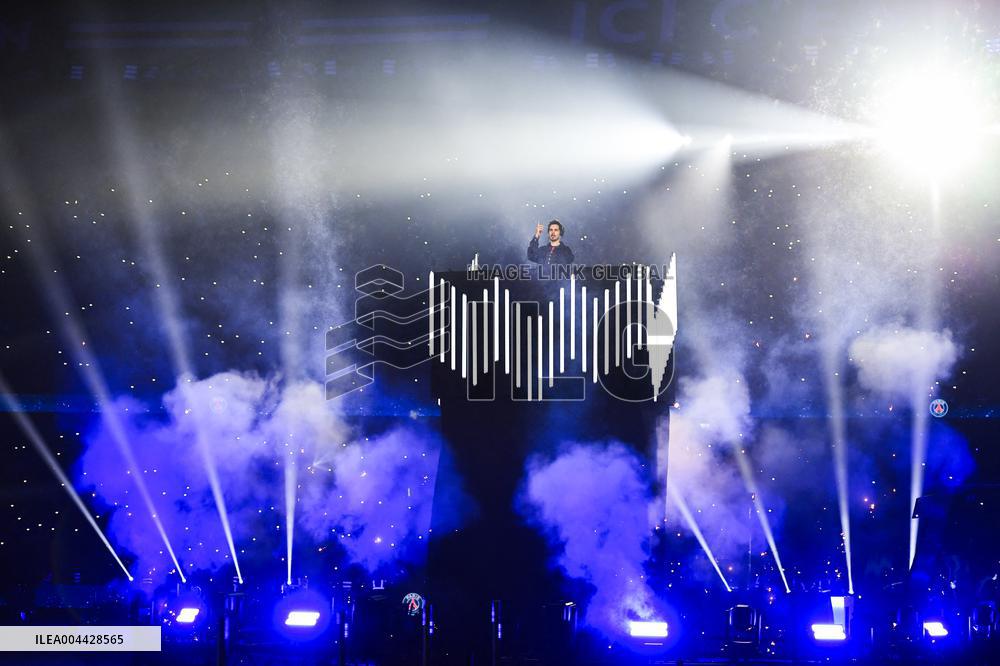 PSG celebrates 2024-2025 Ligue 1 trophy - FA