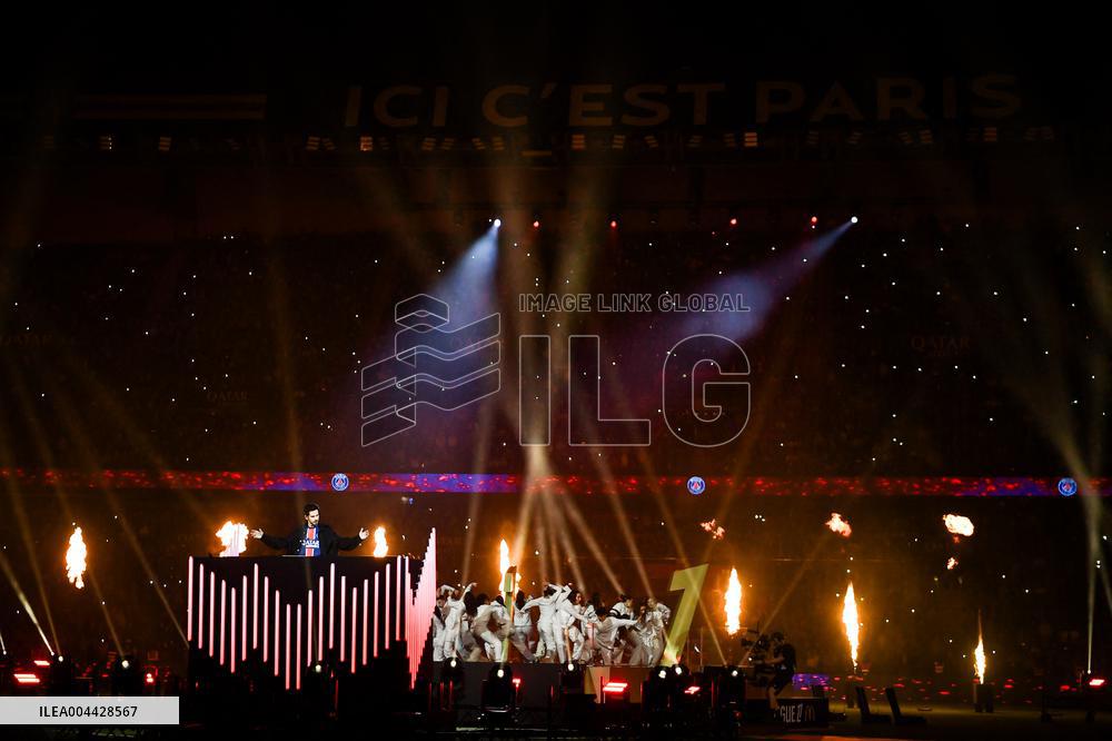 PSG celebrates 2024-2025 Ligue 1 trophy - FA