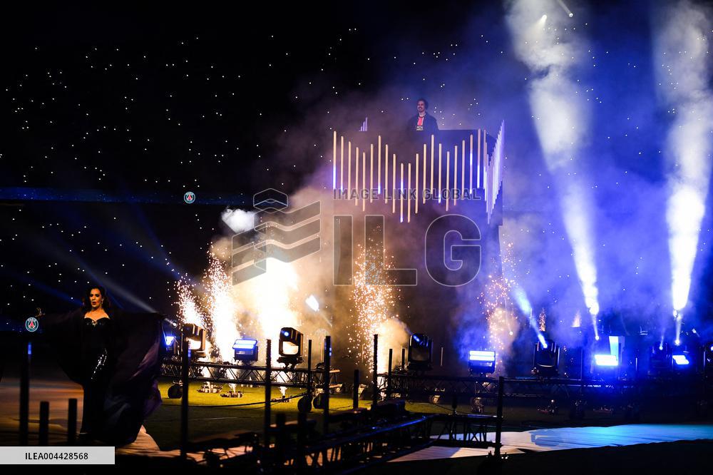PSG celebrates 2024-2025 Ligue 1 trophy - FA