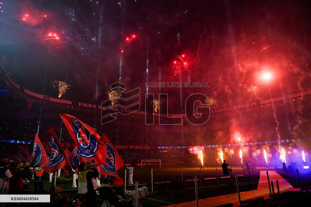 PSG celebrates 2024-2025 Ligue 1 trophy - FA