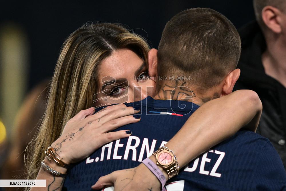 PSG celebrates 2024-2025 Ligue 1 trophy - FA