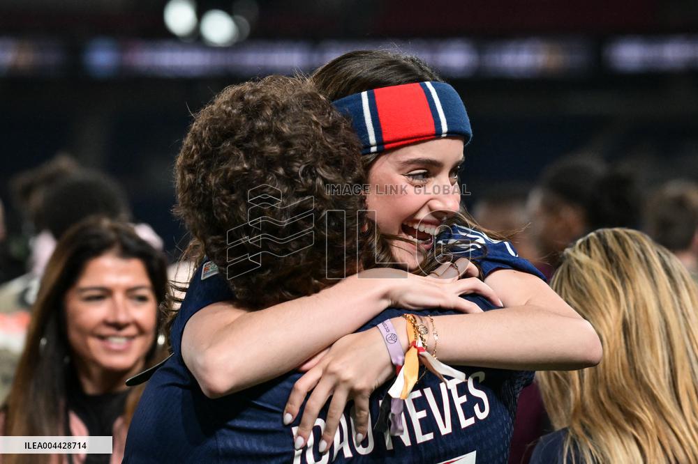 PSG celebrates 2024-2025 Ligue 1 trophy - FA