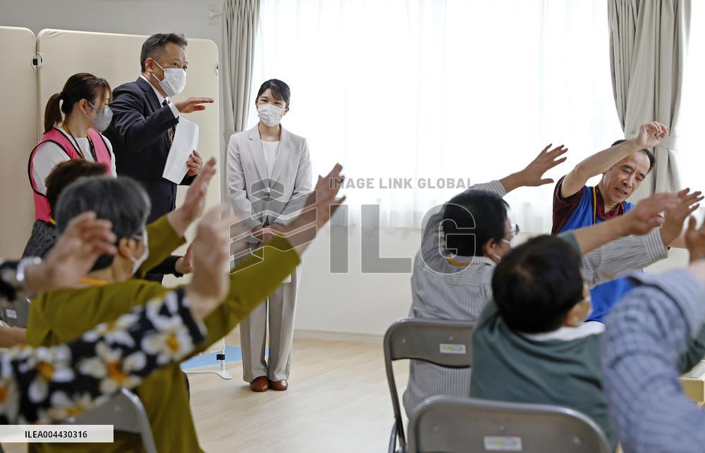 Princess Aiko visits quake-hit city