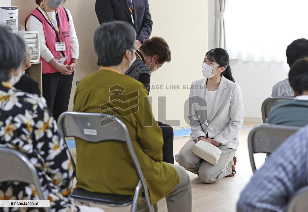 Princess Aiko visits quake-hit city