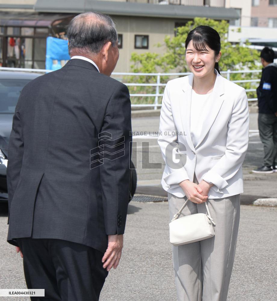Princess Aiko visits quake-hit city