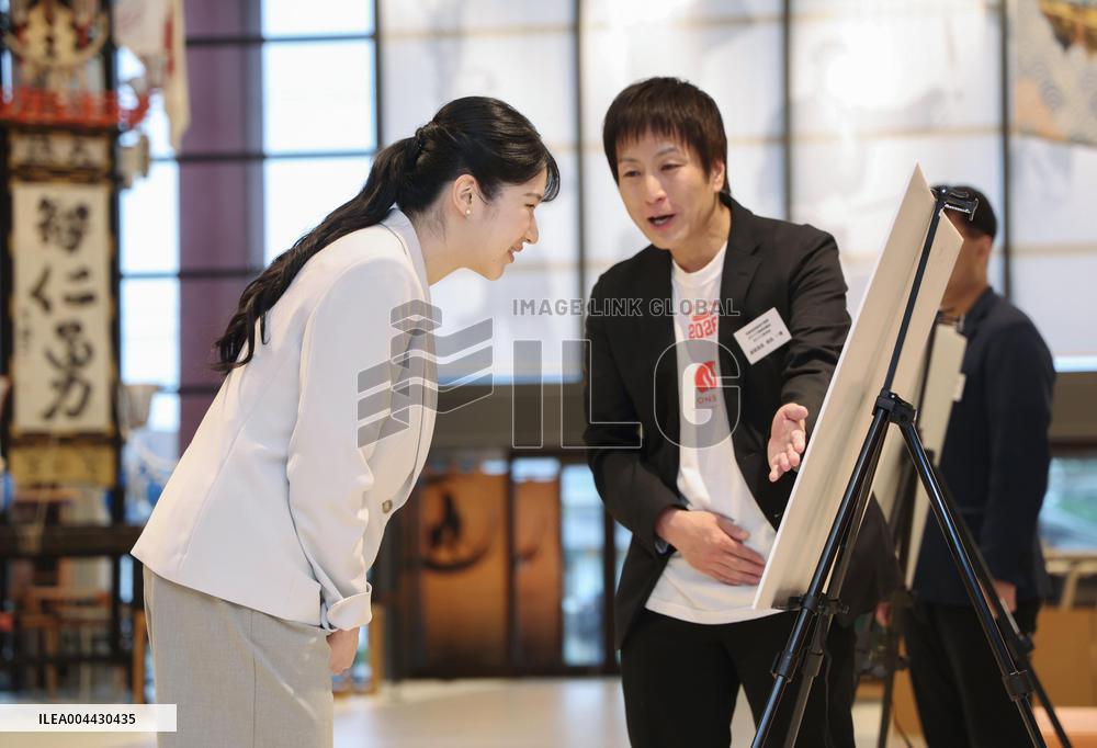 Princess Aiko visits quake-hit city