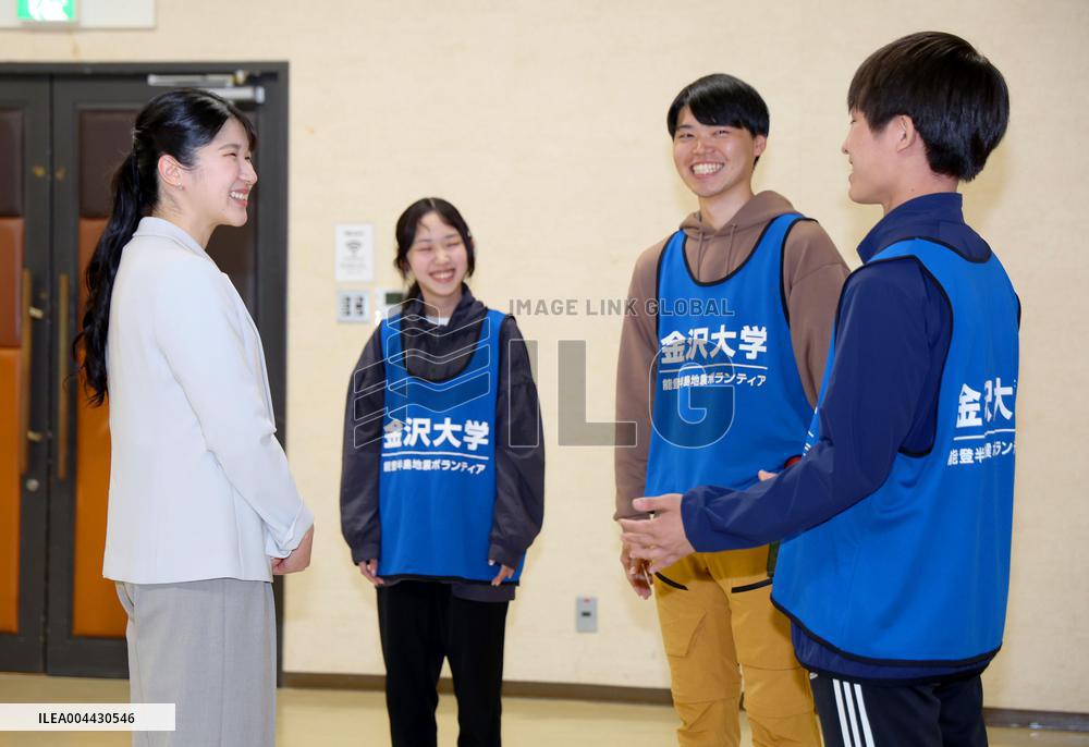 Princess Aiko visits quake-hit city