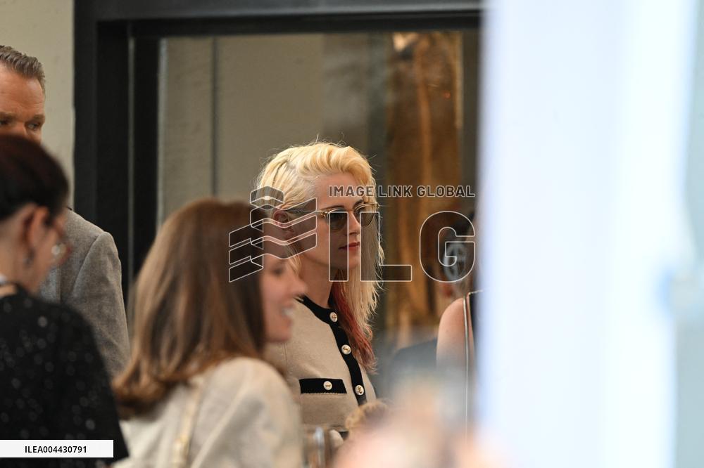 Cannes - Kristen Stewart Was Spotted At The Armani Caffe