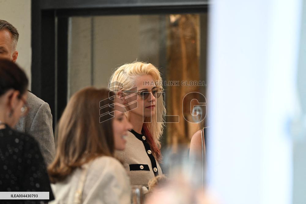 Cannes - Kristen Stewart Was Spotted At The Armani Caffe