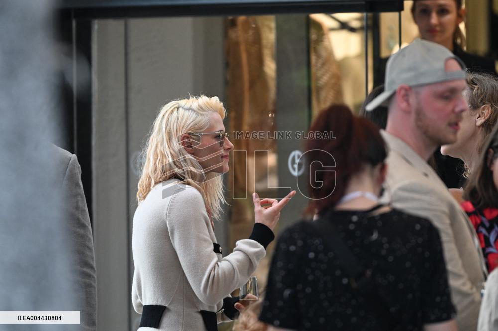 Cannes - Kristen Stewart Was Spotted At The Armani Caffe