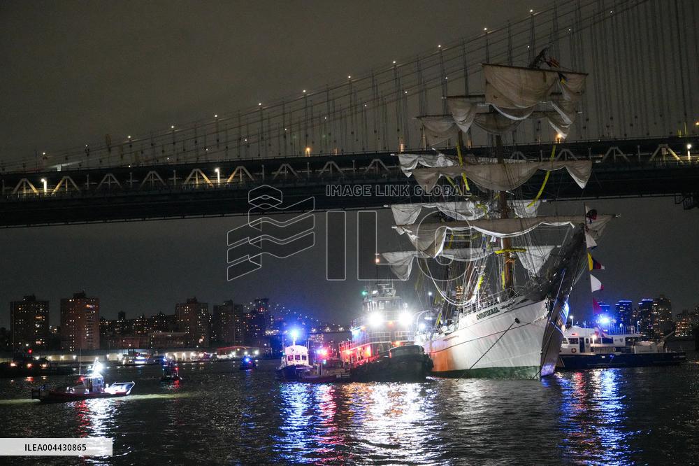 Mexican Navy Ship Cuauhtemoc's Collision With The Brooklyn Bridge - NYC