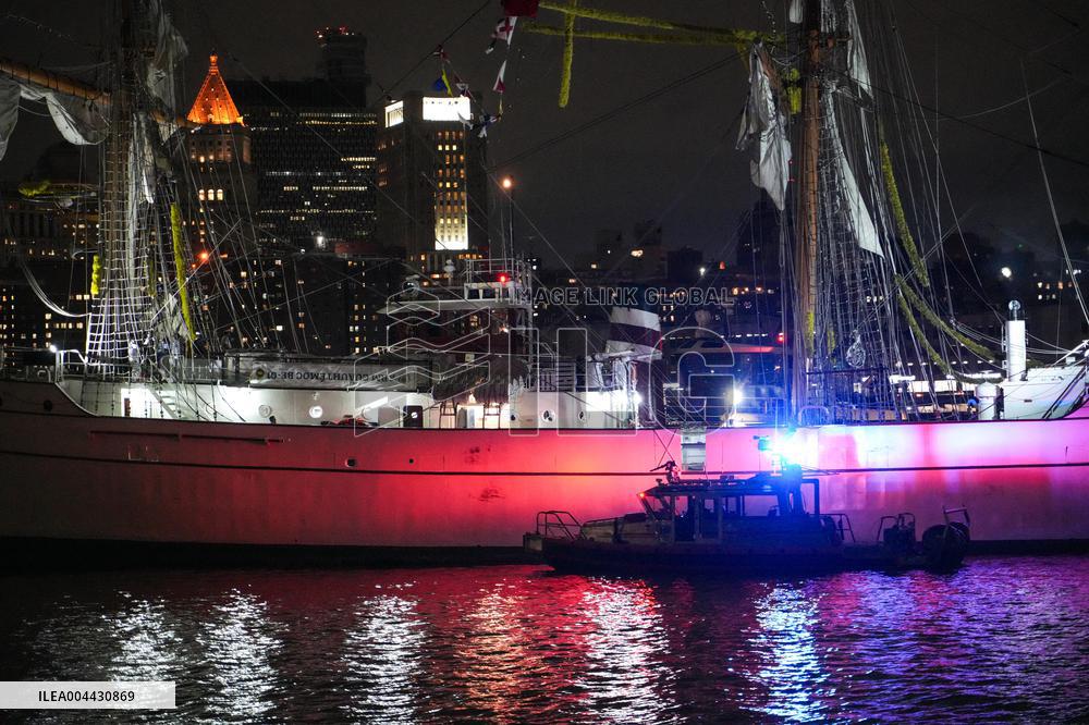 Mexican Navy Ship Cuauhtemoc's Collision With The Brooklyn Bridge - NYC