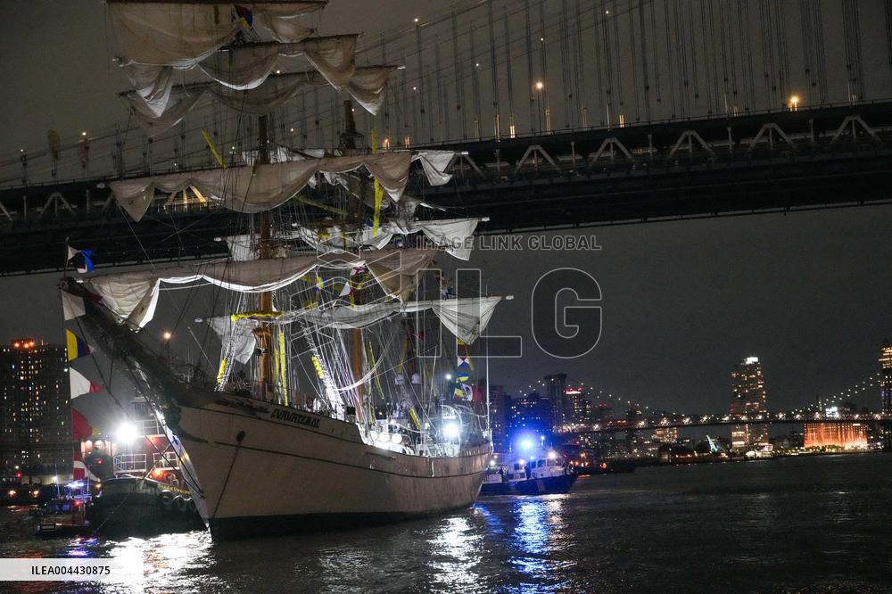 Mexican Navy Ship Cuauhtemoc's Collision With The Brooklyn Bridge - NYC