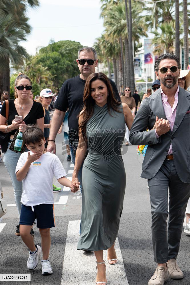 Cannes - Eva Longoria And Family On The Croisette