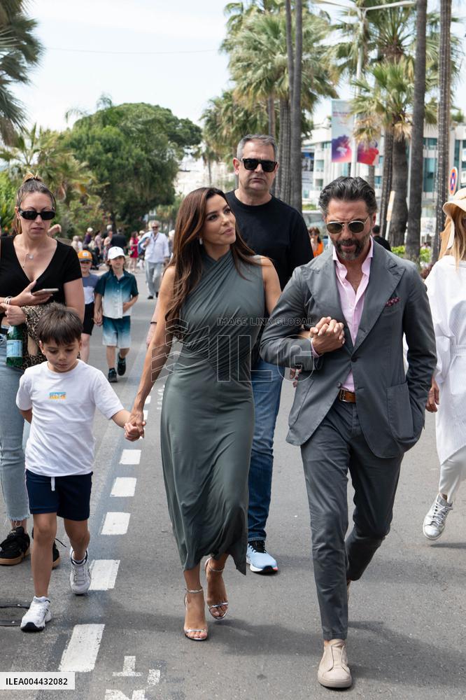 Cannes - Eva Longoria And Family On The Croisette