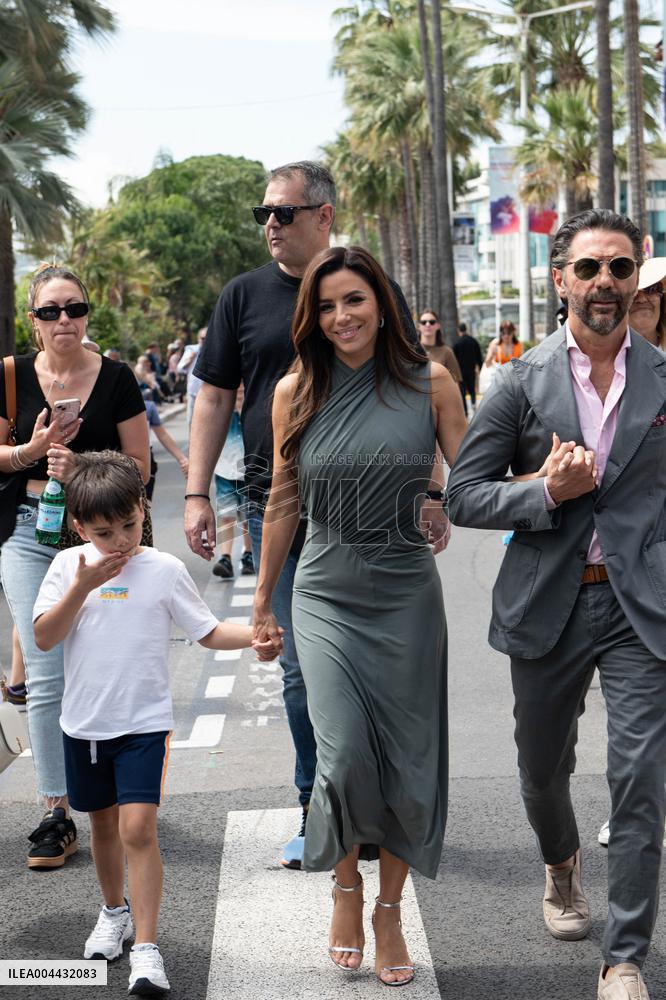 Cannes - Eva Longoria And Family On The Croisette