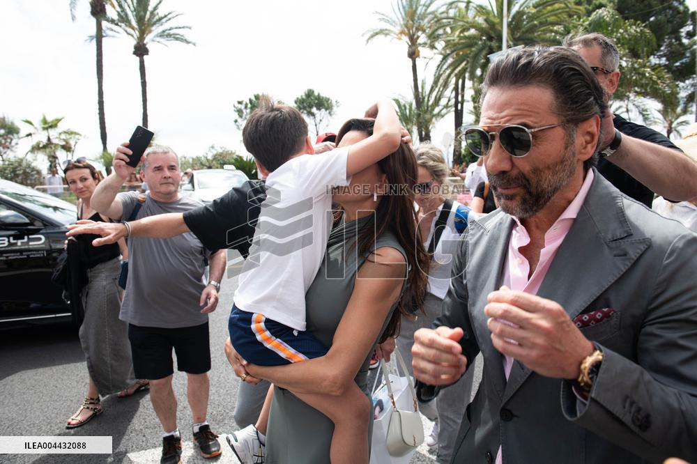 Cannes - Eva Longoria And Family On The Croisette