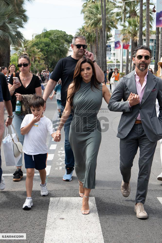 Cannes - Eva Longoria And Family On The Croisette
