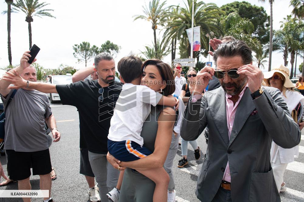 Cannes - Eva Longoria And Family On The Croisette
