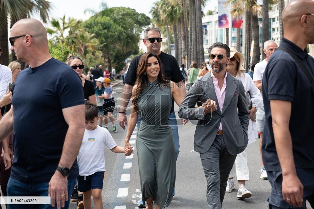 Cannes - Eva Longoria And Family On The Croisette