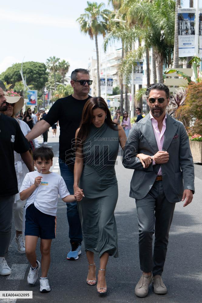Cannes - Eva Longoria And Family On The Croisette