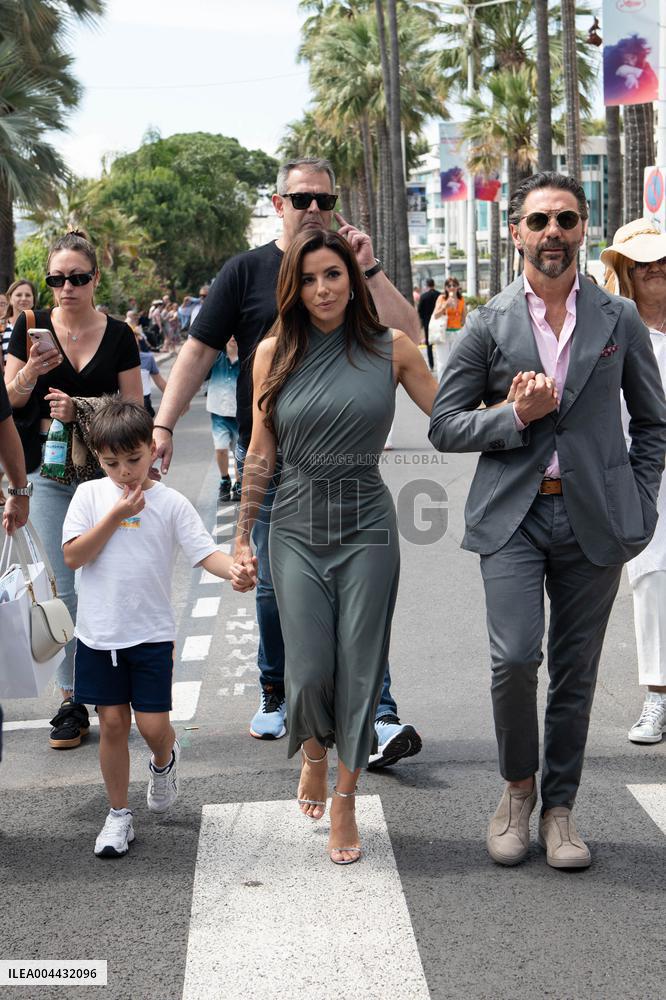 Cannes - Eva Longoria And Family On The Croisette