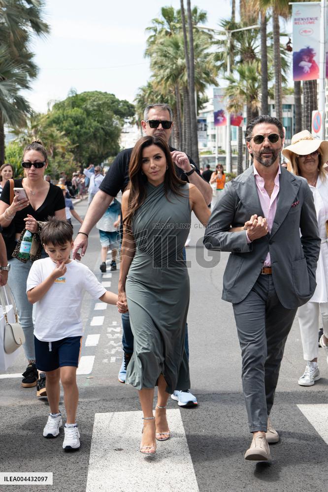 Cannes - Eva Longoria And Family On The Croisette