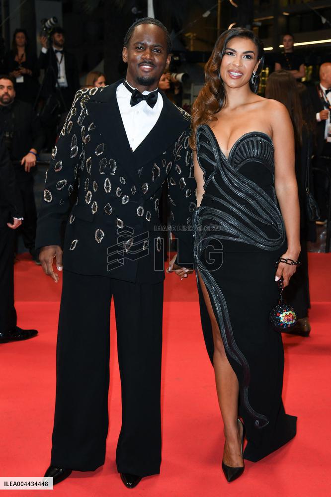 Cannes La Femme La Plus Riche Du Monde Premiere AM