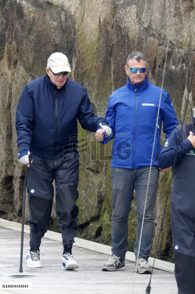 King Juan Carlos Disembarking - Sanxenxo