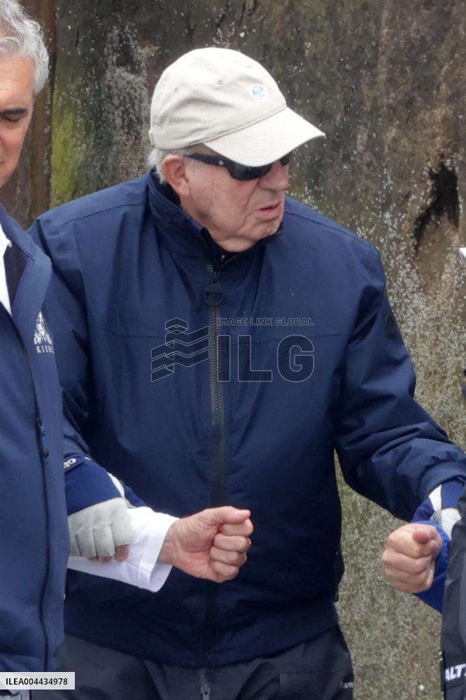 King Juan Carlos Disembarking - Sanxenxo