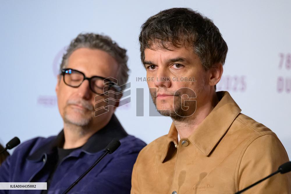 Cannes O Agente Secreto Press Conference NG