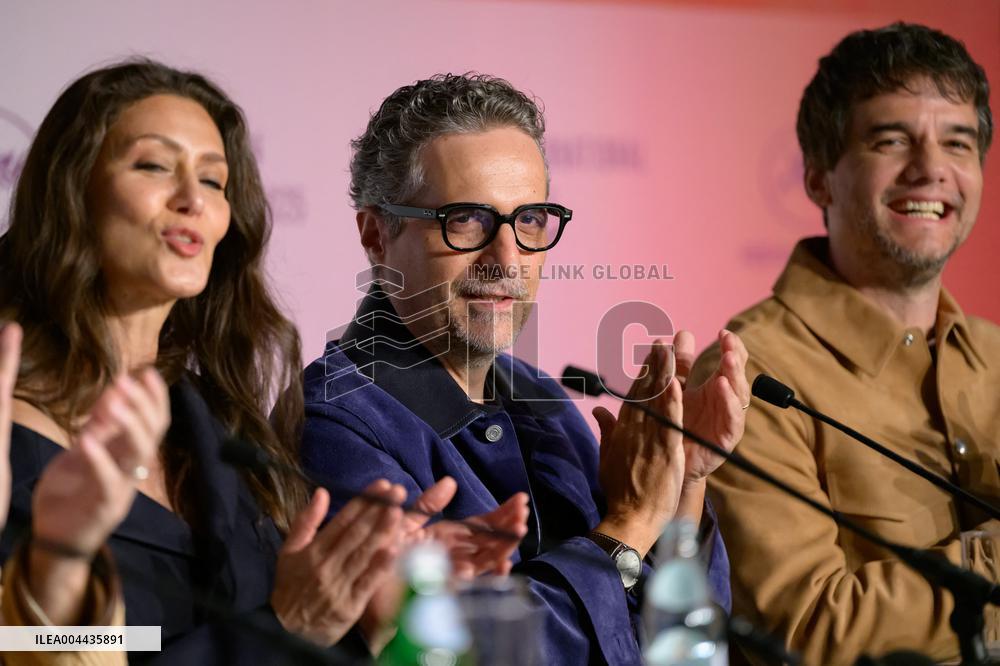 Cannes O Agente Secreto Press Conference NG