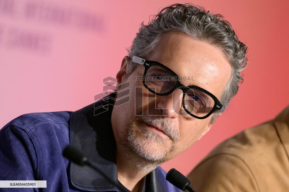 Cannes O Agente Secreto Press Conference NG